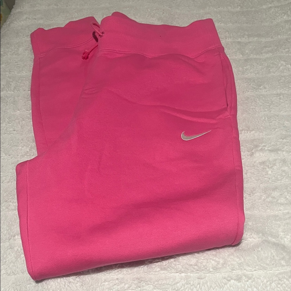 Nike Woman’s Bright Pink sweatpants